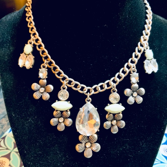 Vintage Silver Floral Jeweled STATEMENT NECKLACE NWOT ⭐️CRYSTAL EARRINGS - Picture 10 of 15